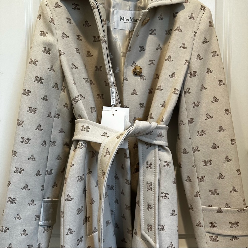 SOLD! MAX MARA FULL LOGO TRENCH COAT SIZE: US6 IT40 NEW WITH TAG FALL/WINTER - Picture 13 of 16